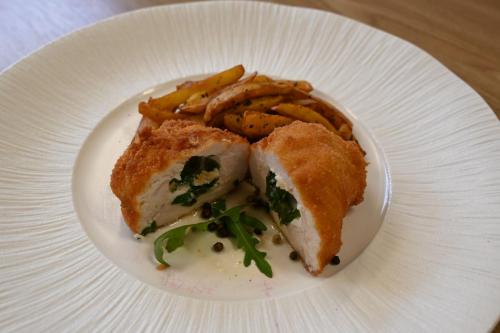 6-kucharze-1TA-kotlet-de-volaille-domowe-frytki