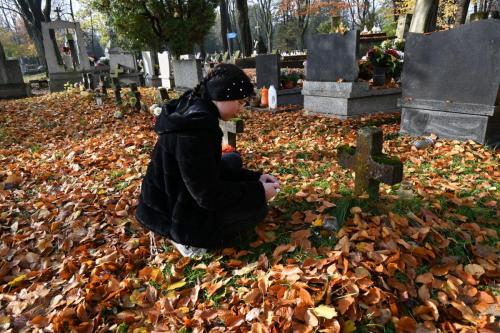 2025-11-04-wolontariat-cmentarz-rakowicki-2