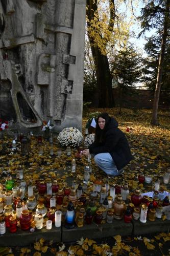 2025-11-04-wolontariat-cmentarz-rakowicki-5