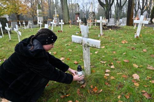 2025-11-04-wolontariat-cmentarz-rakowicki-7