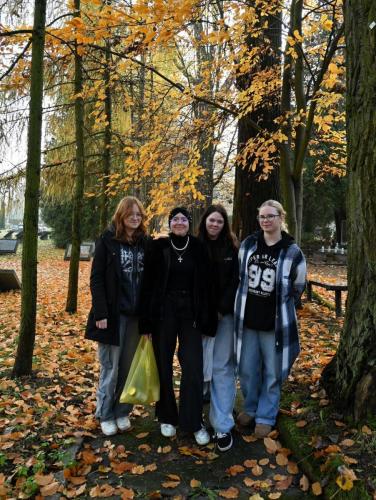 2025-11-04-wolontariat-cmentarz-rakowicki-9