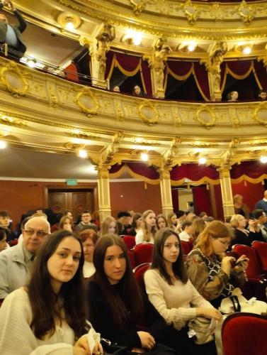 2025-02-28-wycieczka-teatr-slowackiego-1