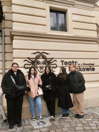 2025-02-28-wycieczka-teatr-slowackiego-6