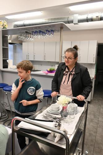 2025-11-27-warsztaty-pierniczki-pokaz-nakrywania-stolu-12