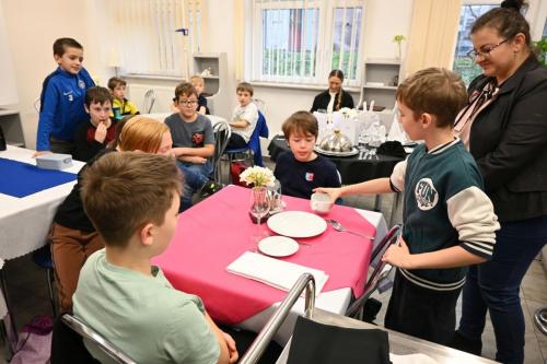 2025-11-27-warsztaty-pierniczki-pokaz-nakrywania-stolu-14