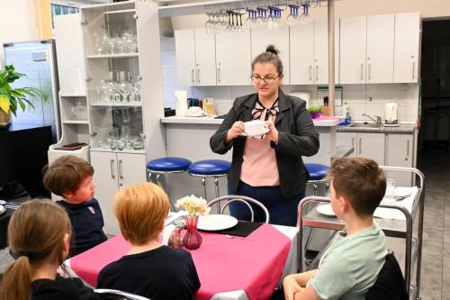 2025-11-27-warsztaty-pierniczki-pokaz-nakrywania-stolu-21