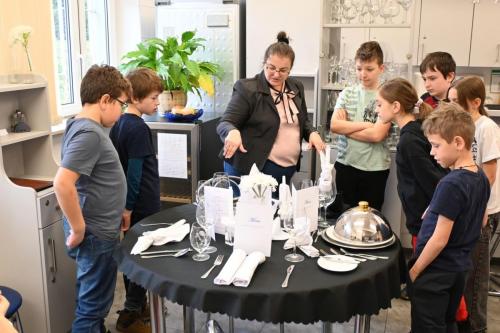 2025-11-27-warsztaty-pierniczki-pokaz-nakrywania-stolu-25