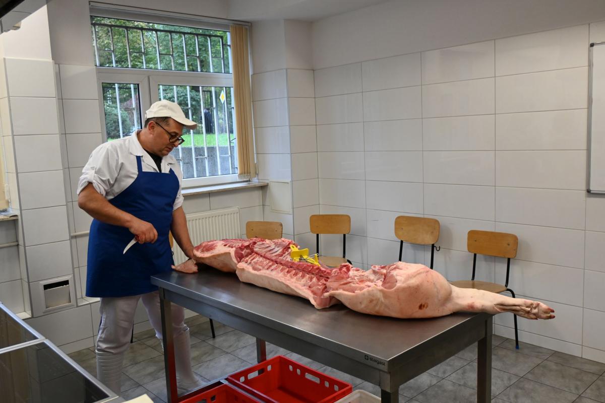 2025-10-17-3TB-warsztaty-rozbioru-poltuszy-wieprzowej-1