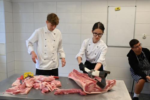 2025-10-17-3TB-warsztaty-rozbioru-poltuszy-wieprzowej-10