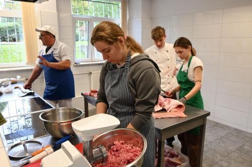 2025-10-17-3TB-warsztaty-rozbioru-poltuszy-wieprzowej-13