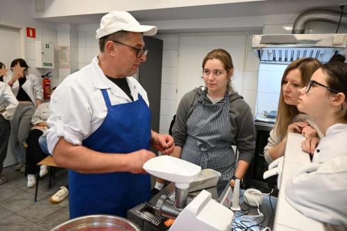 2025-10-17-3TB-warsztaty-rozbioru-poltuszy-wieprzowej-16