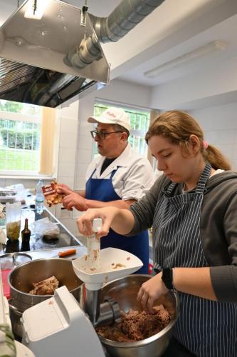 2025-10-17-3TB-warsztaty-rozbioru-poltuszy-wieprzowej-23