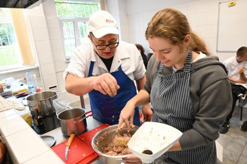 2025-10-17-3TB-warsztaty-rozbioru-poltuszy-wieprzowej-24