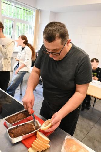 2025-10-17-3TB-warsztaty-rozbioru-poltuszy-wieprzowej-28