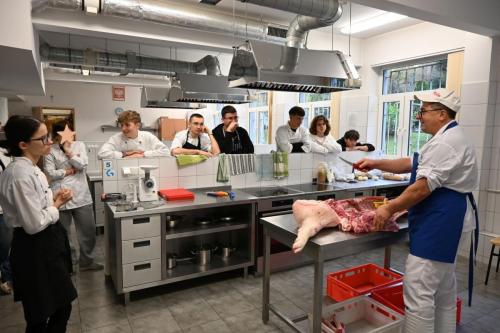 2025-10-17-3TB-warsztaty-rozbioru-poltuszy-wieprzowej-4