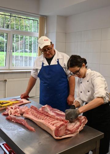 2025-10-17-3TB-warsztaty-rozbioru-poltuszy-wieprzowej-9